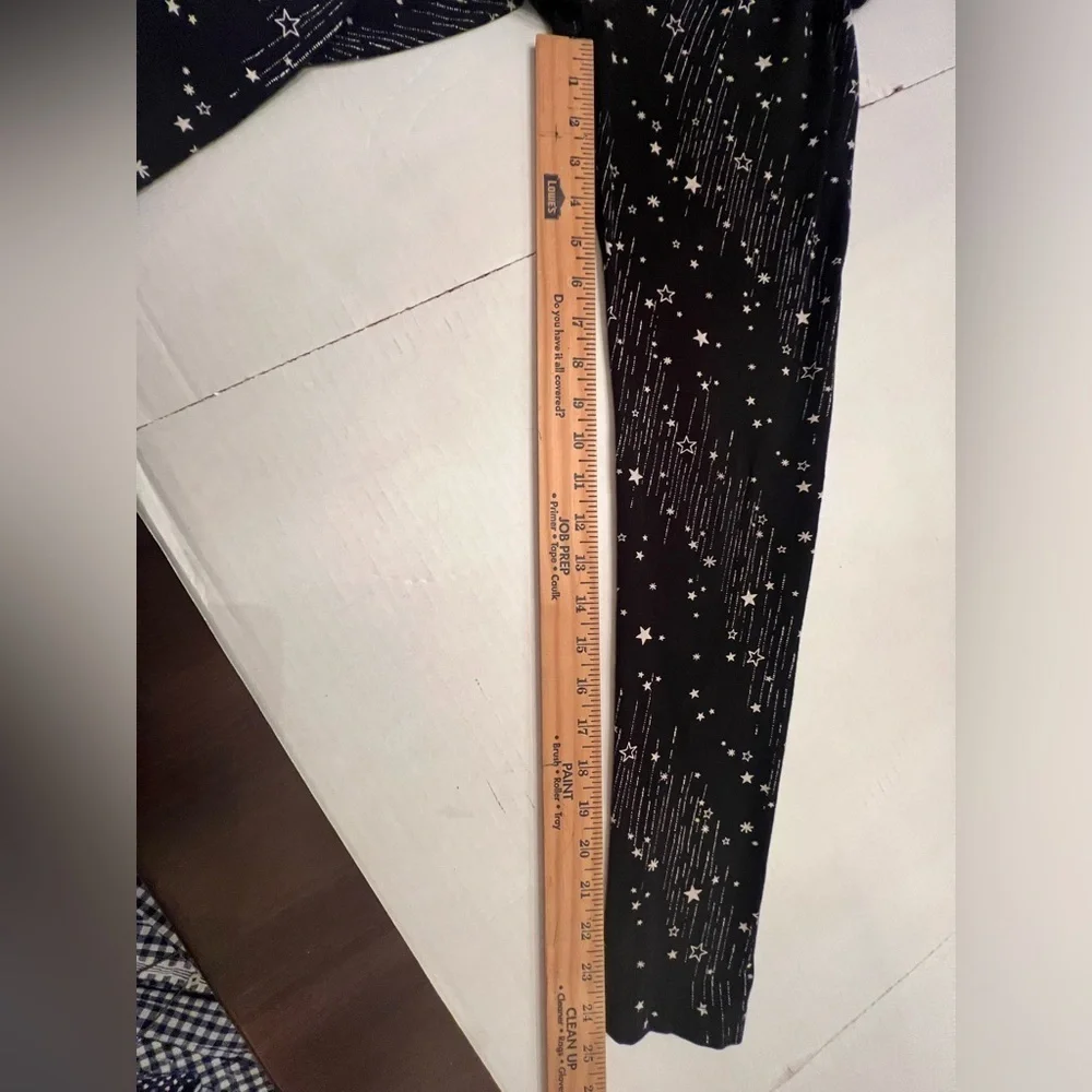 JUSTICE GIRLS LEGGINGS. SIZE 14/16  BLACK WITH STARS AND LINES